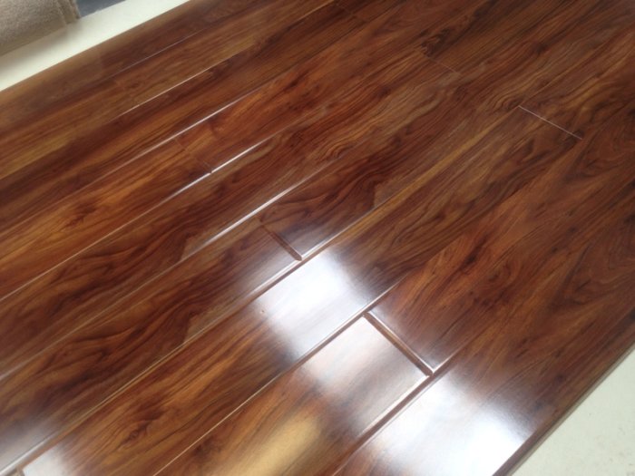 12mm Nebraska Calgary Walnut High Gloss Flooring